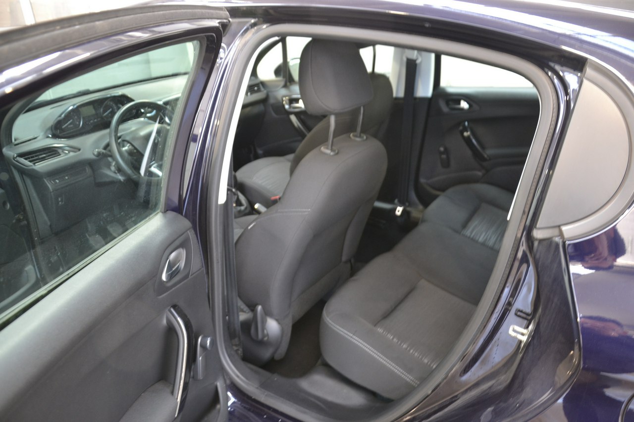 Peugeot 208 - obrazek 25