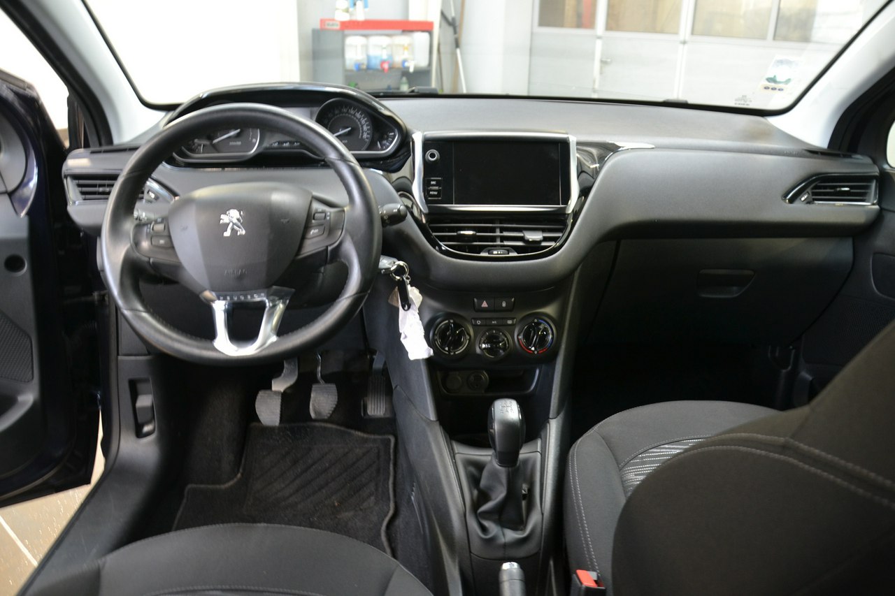 Peugeot 208 - obrazek 21