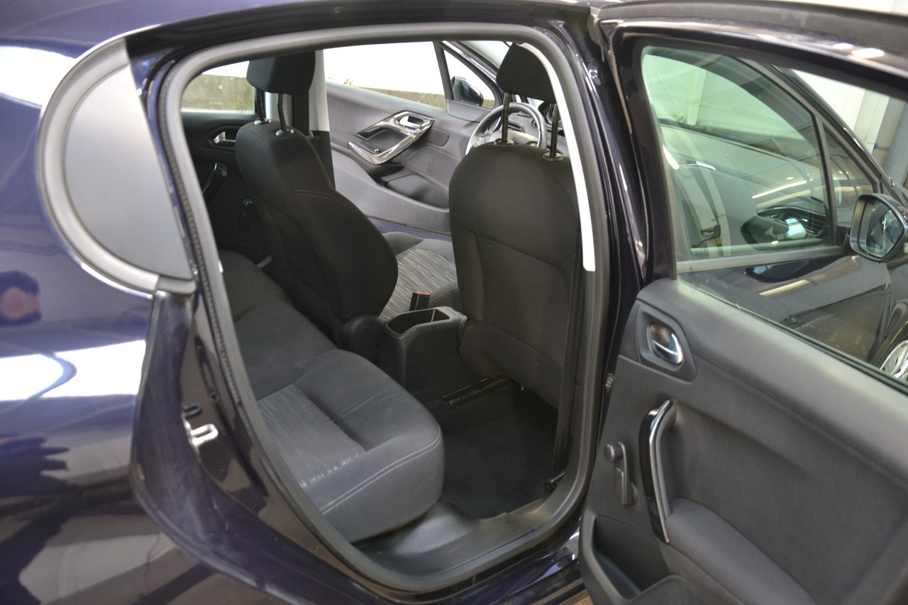 Peugeot 208 - obrazek 26