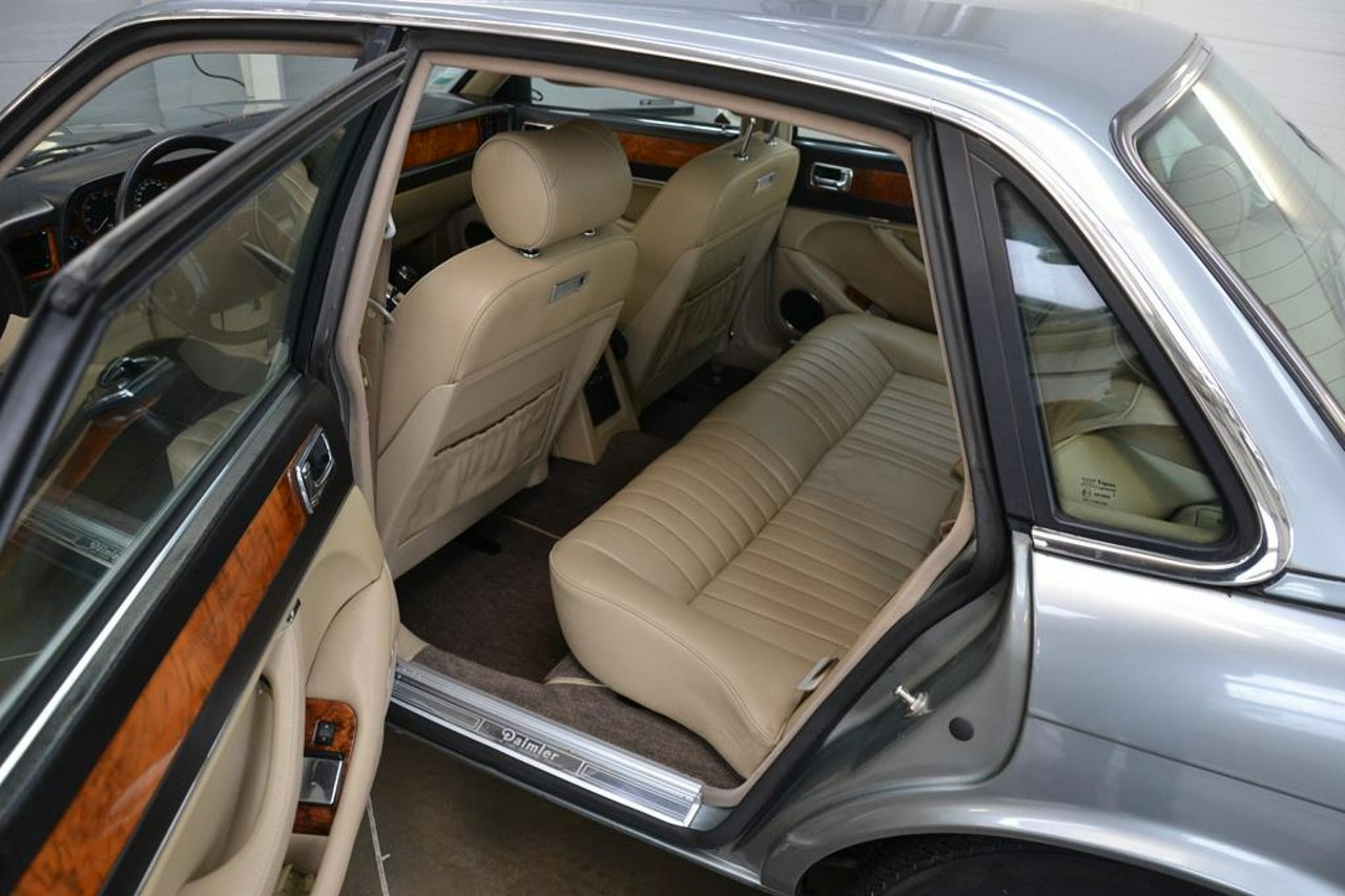 Jaguar XJ - obrazek 13