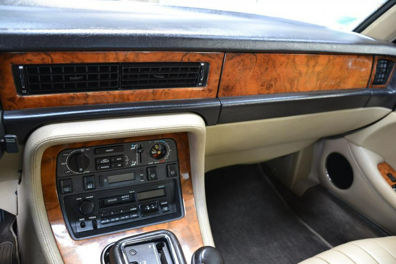 Jaguar XJ - obrazek 16