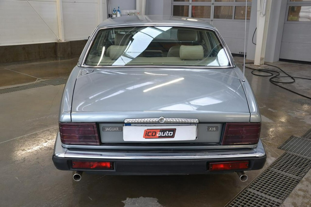 Jaguar XJ - obrazek 7
