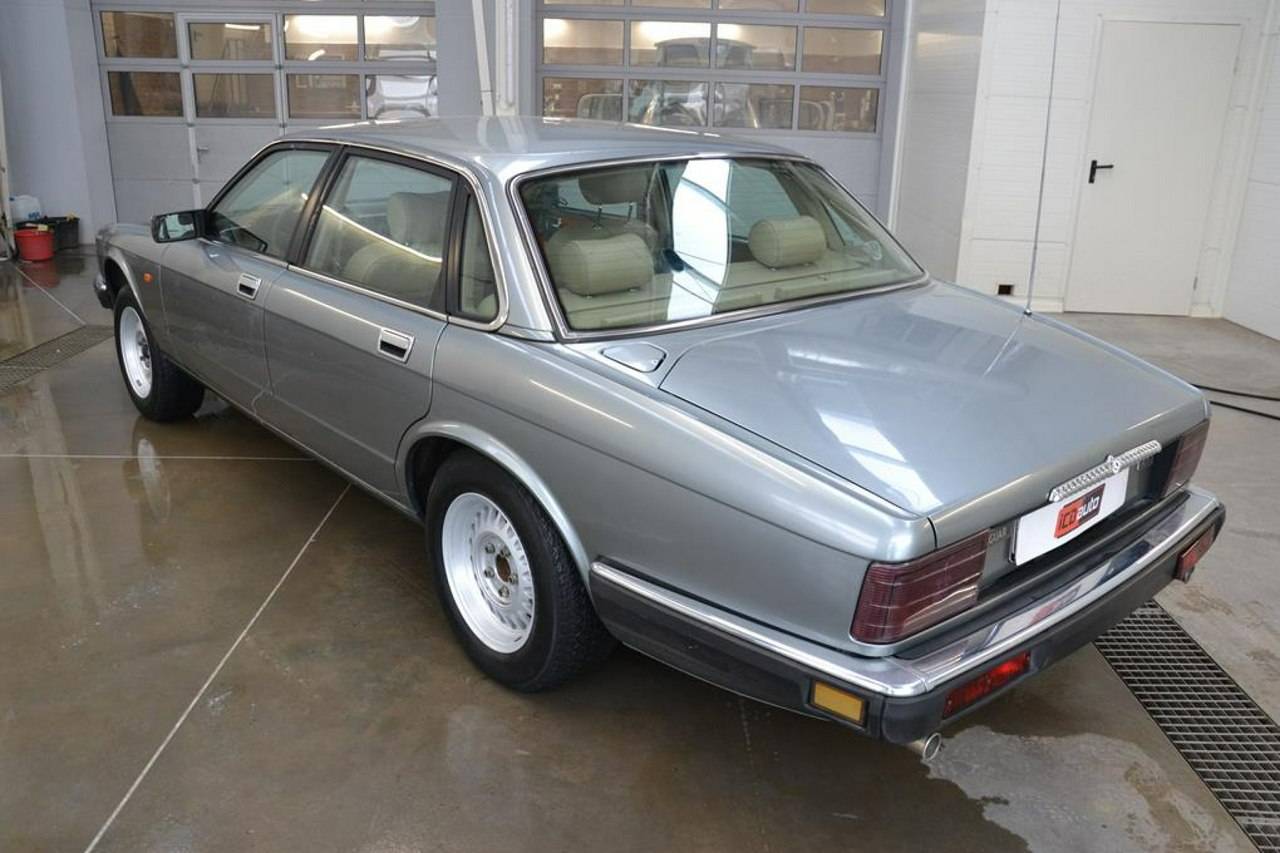 Jaguar XJ - obrazek 8