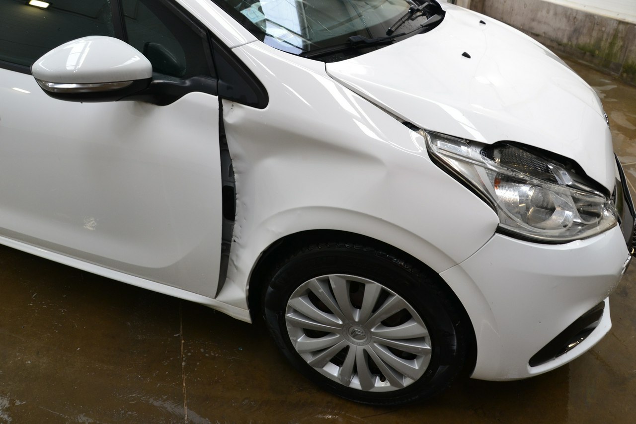 Peugeot 208 - obrazek 9