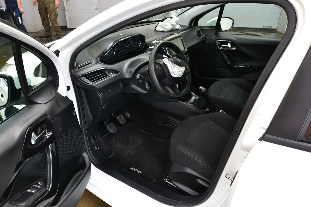 Peugeot 208 - obrazek 15