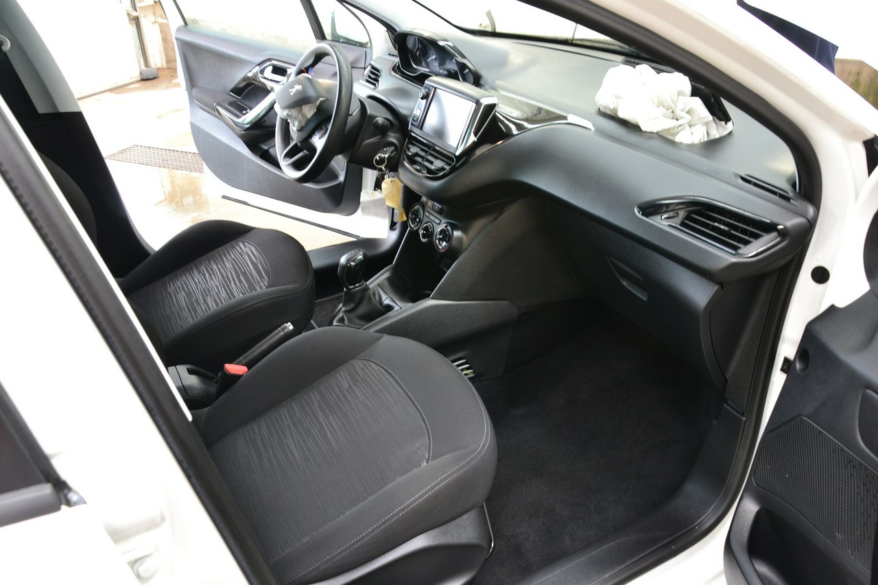 Peugeot 208 - obrazek 18