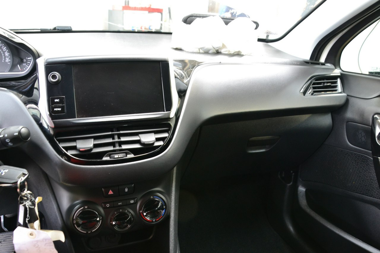 Peugeot 208 - obrazek 16