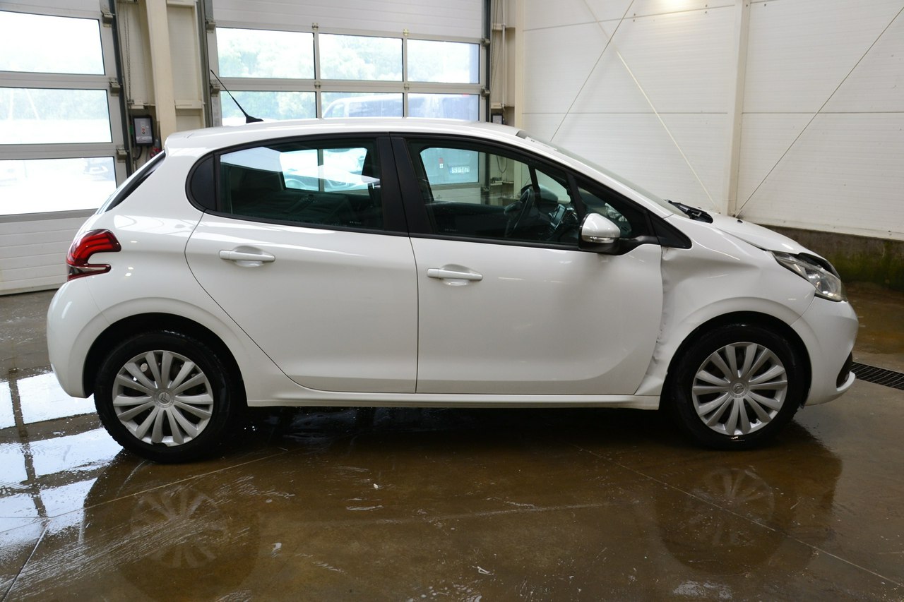 Peugeot 208 - obrazek 8