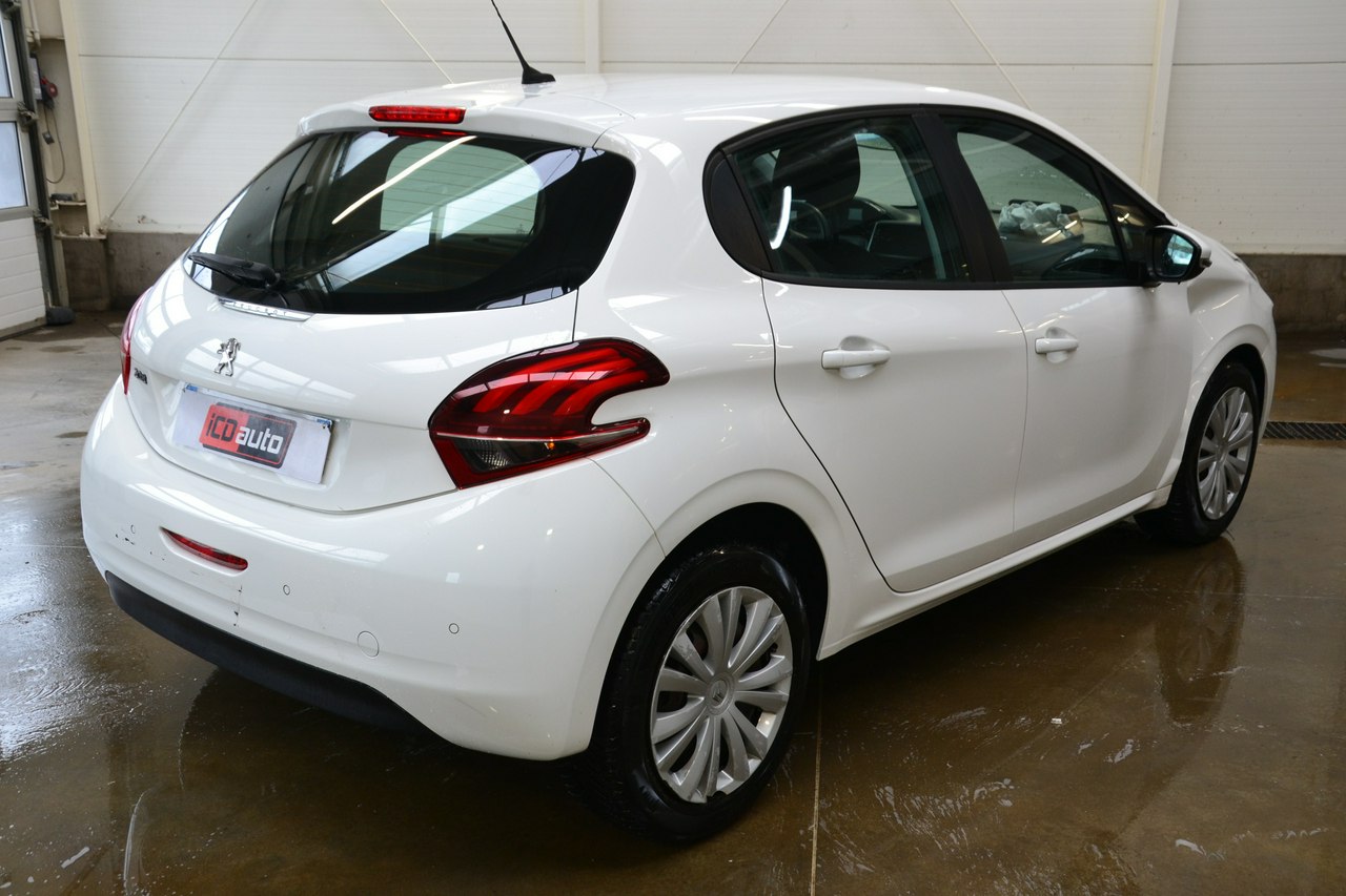 Peugeot 208 - obrazek 7