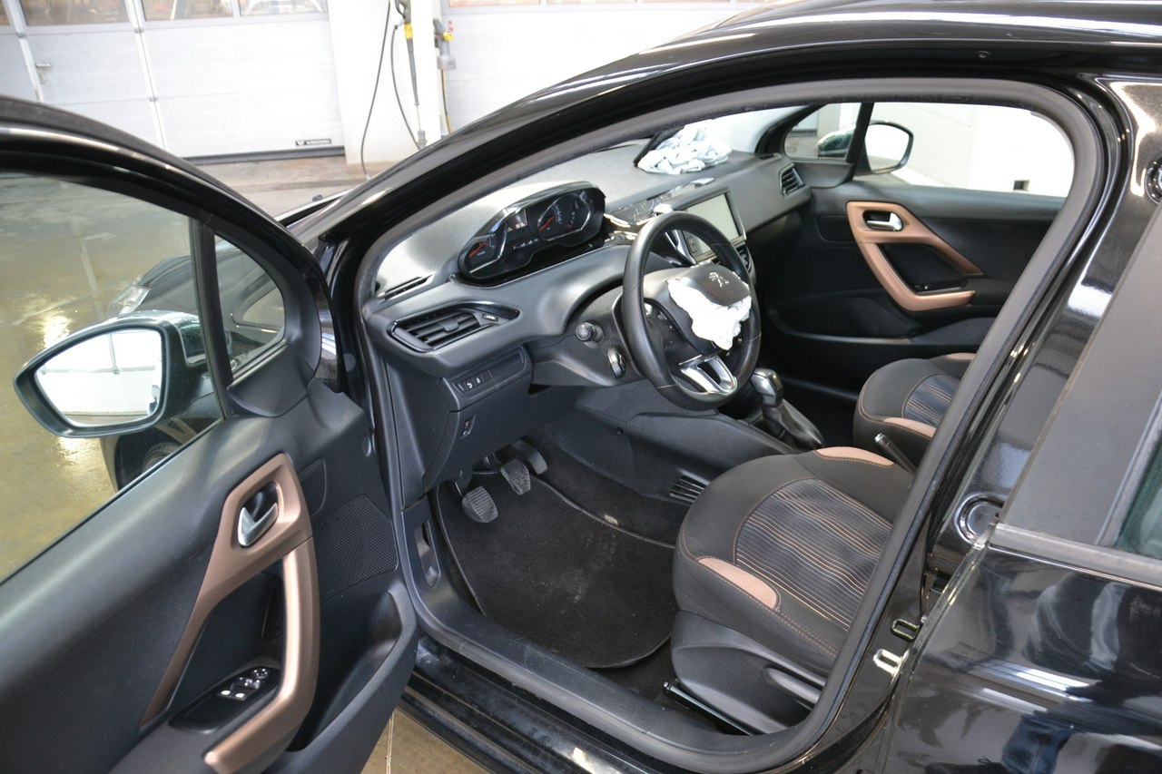 Peugeot 208 - obrazek 18