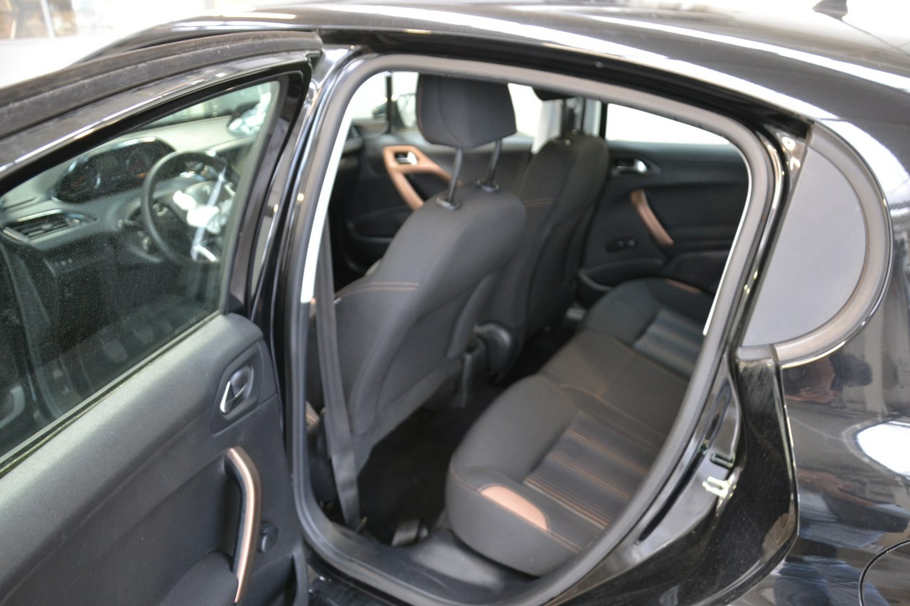 Peugeot 208 - obrazek 23