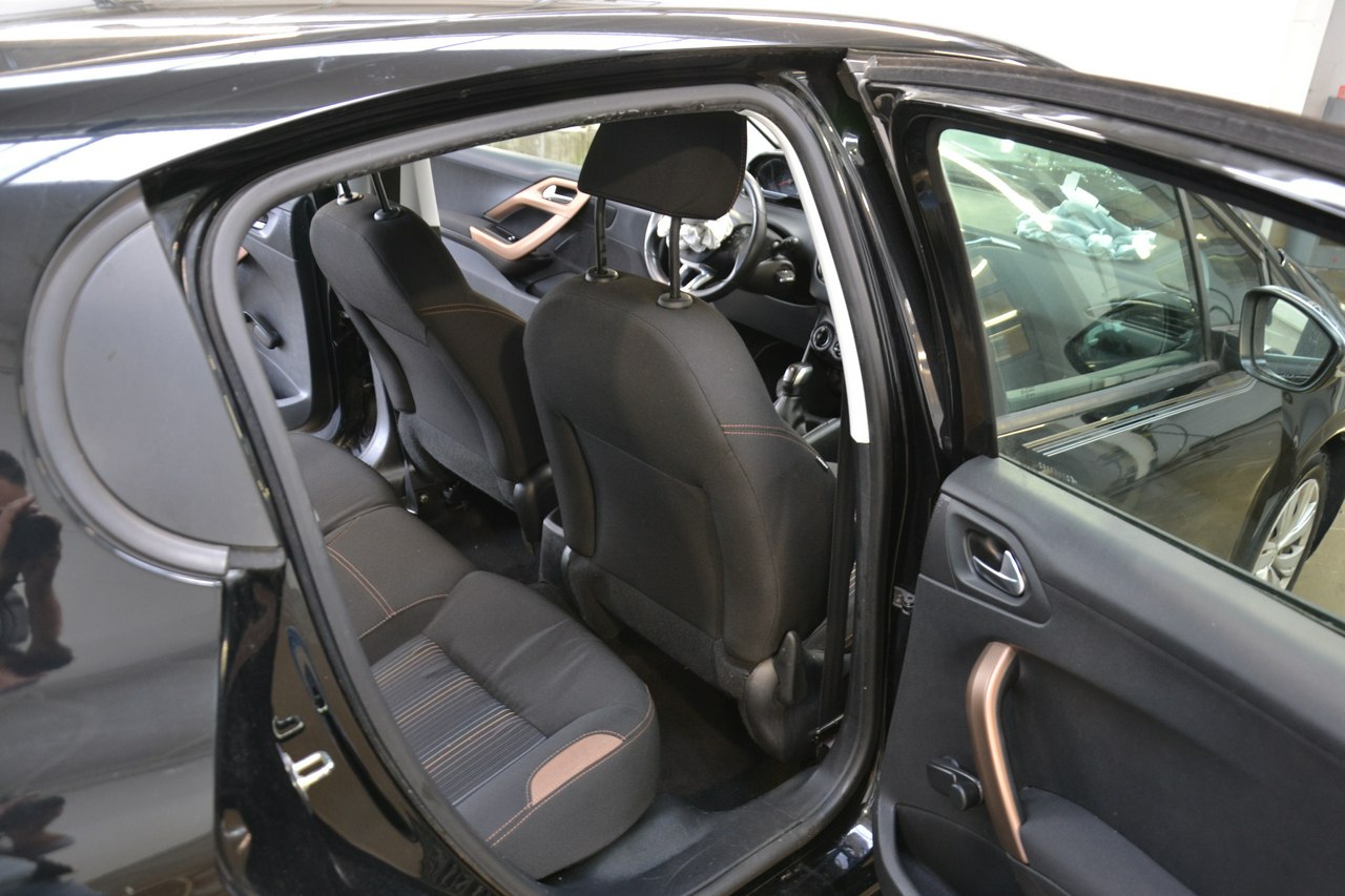 Peugeot 208 - obrazek 24