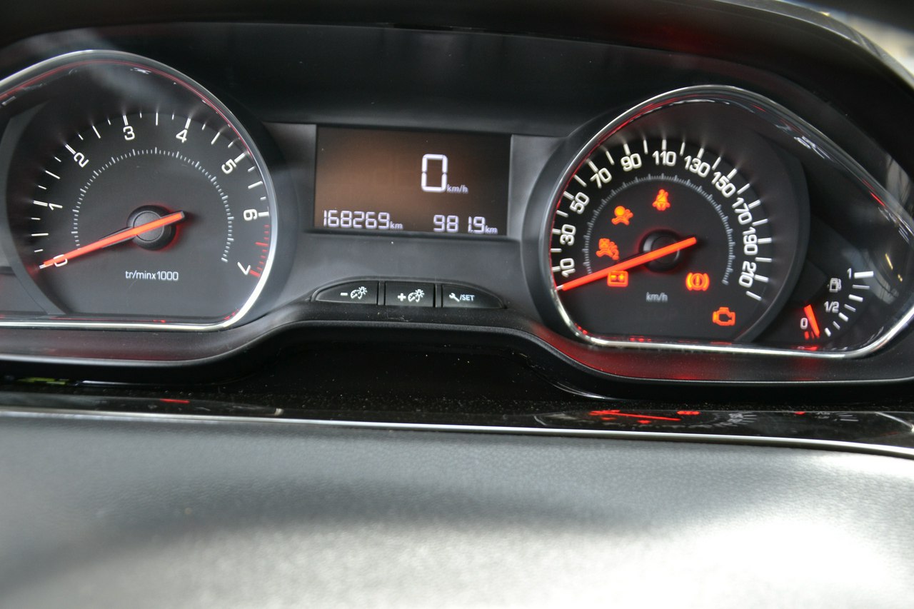 Peugeot 208 - obrazek 21