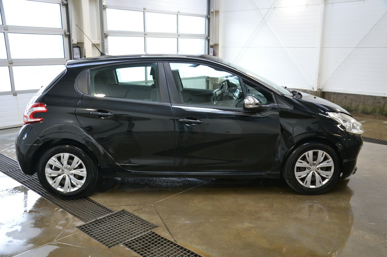 Peugeot 208 - obrazek 8