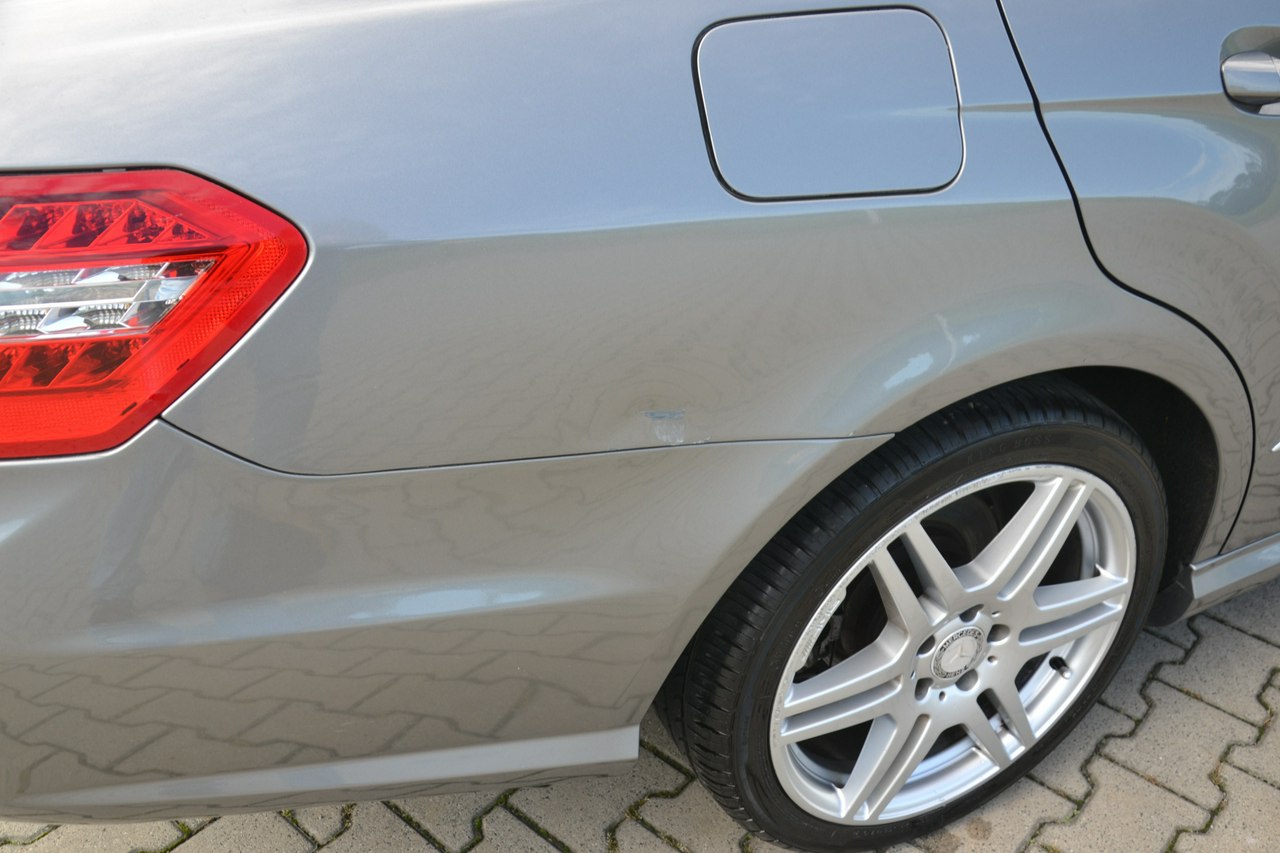 Mercedes E 220 - obrazek 9