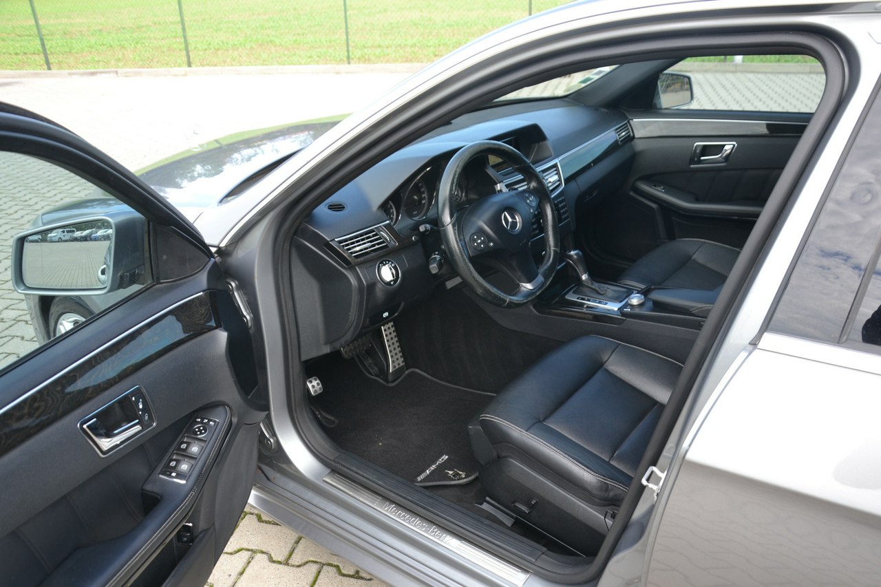 Mercedes E 220 - obrazek 14