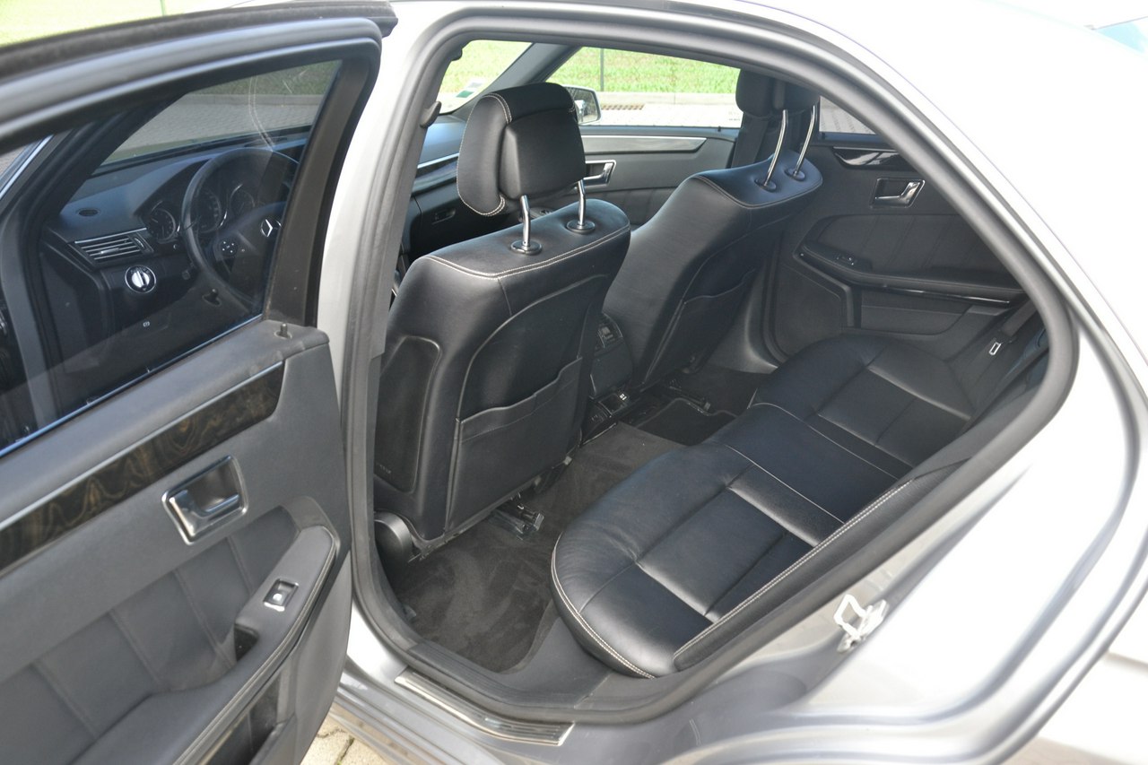 Mercedes E 220 - obrazek 20