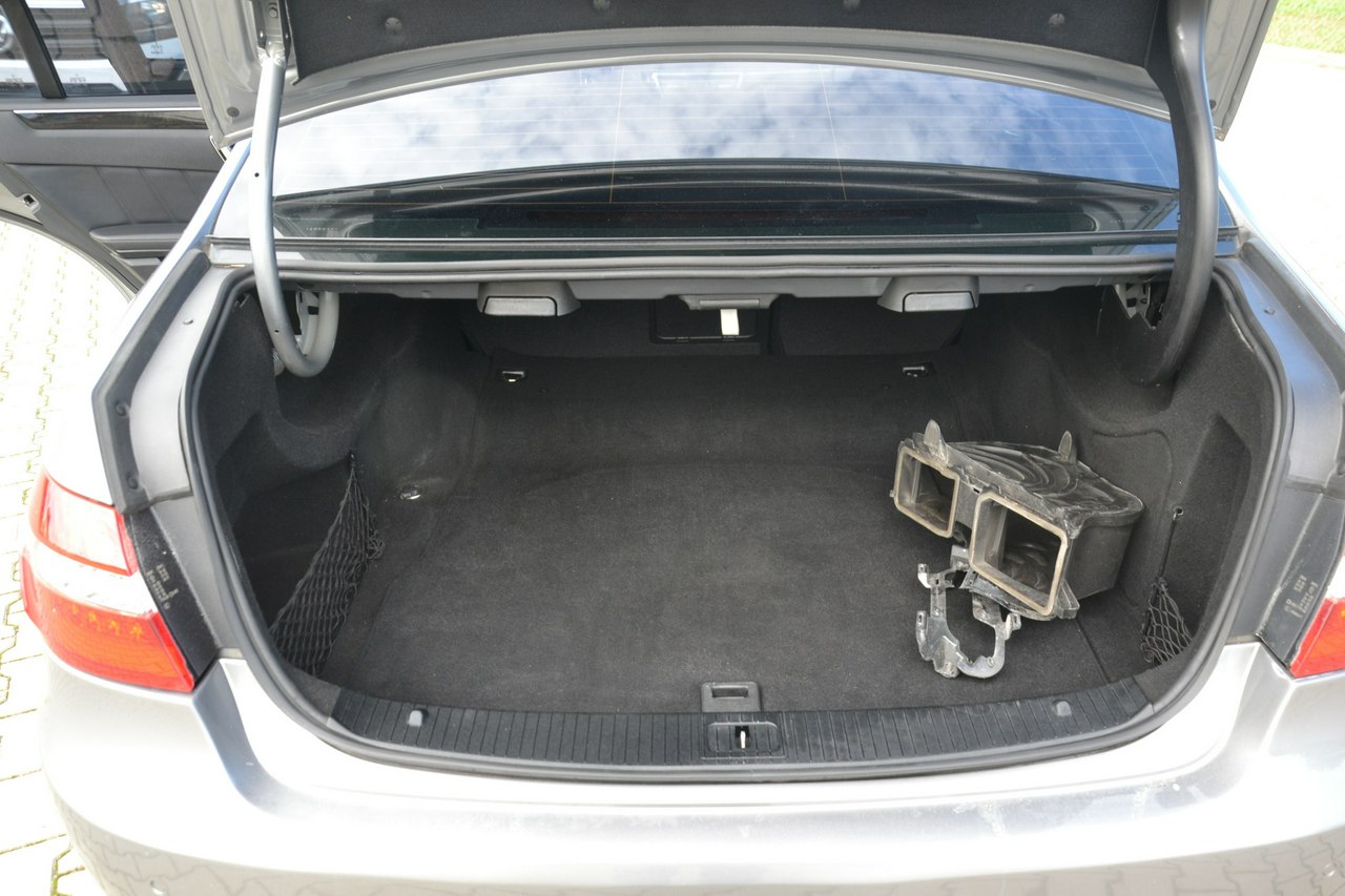 Mercedes E 220 - obrazek 22