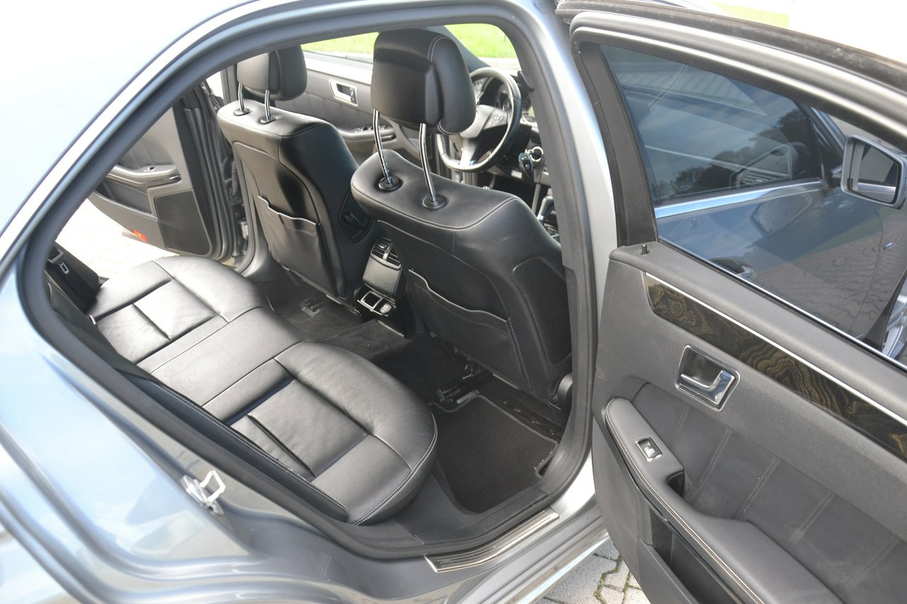 Mercedes E 220 - obrazek 21