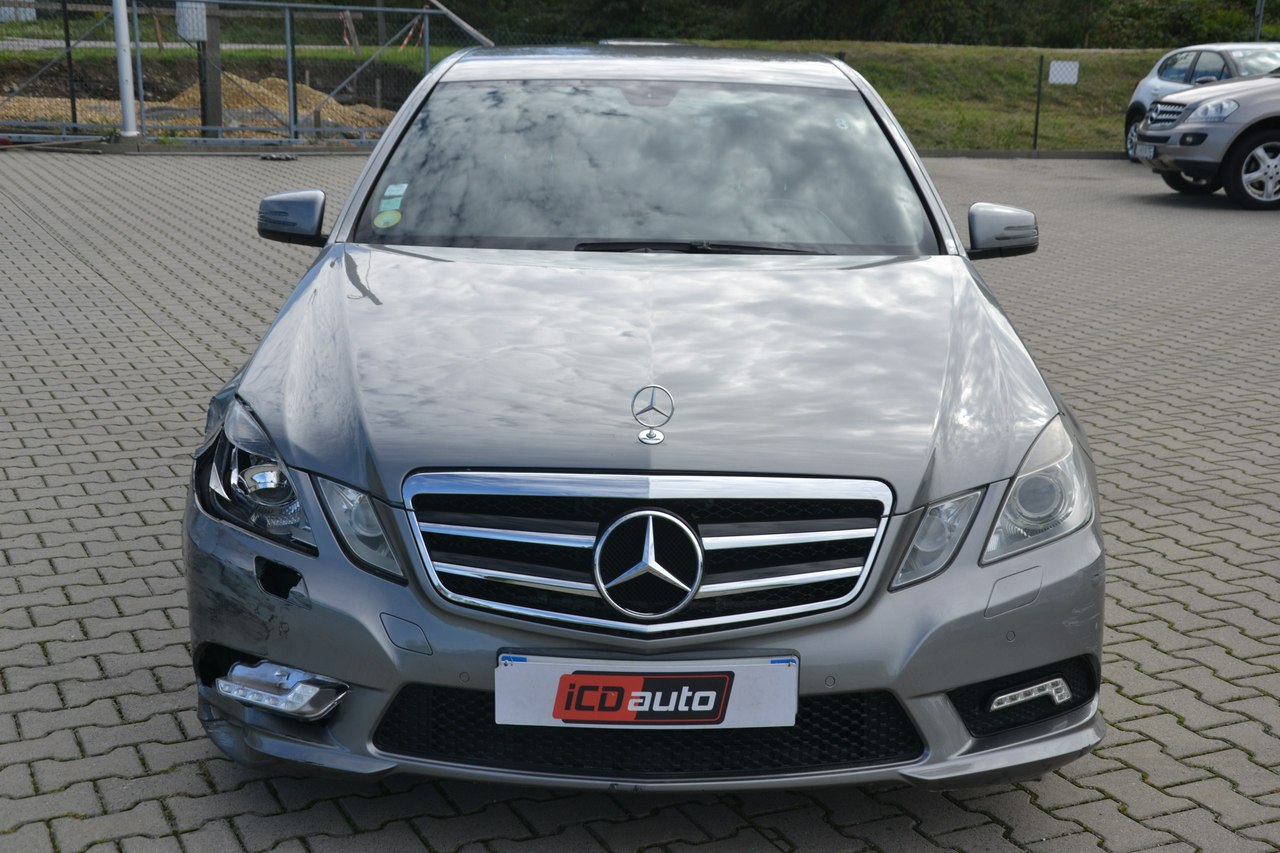 Mercedes E 220 - obrazek 2