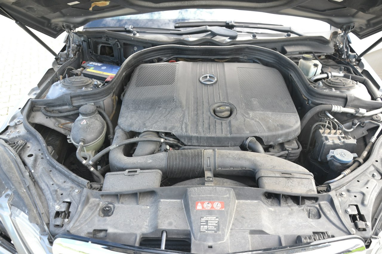 Mercedes E 220 - obrazek 13