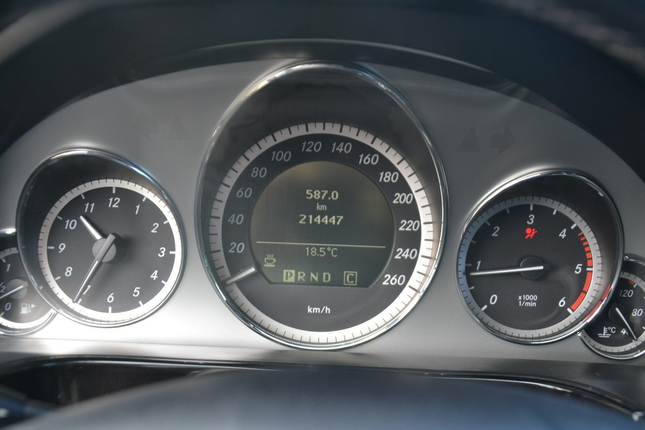 Mercedes E 220 - obrazek 17