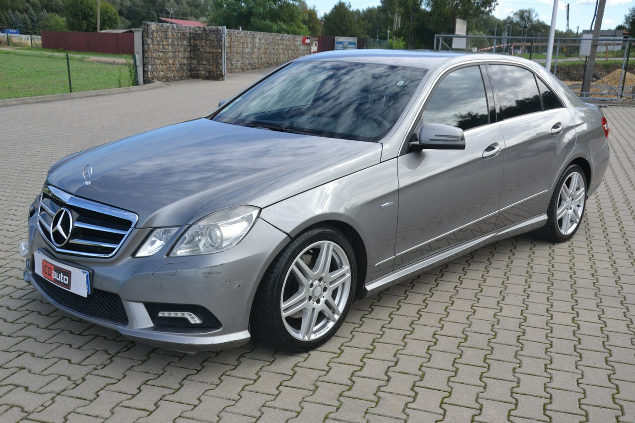 Mercedes E 220 - obrazek 3