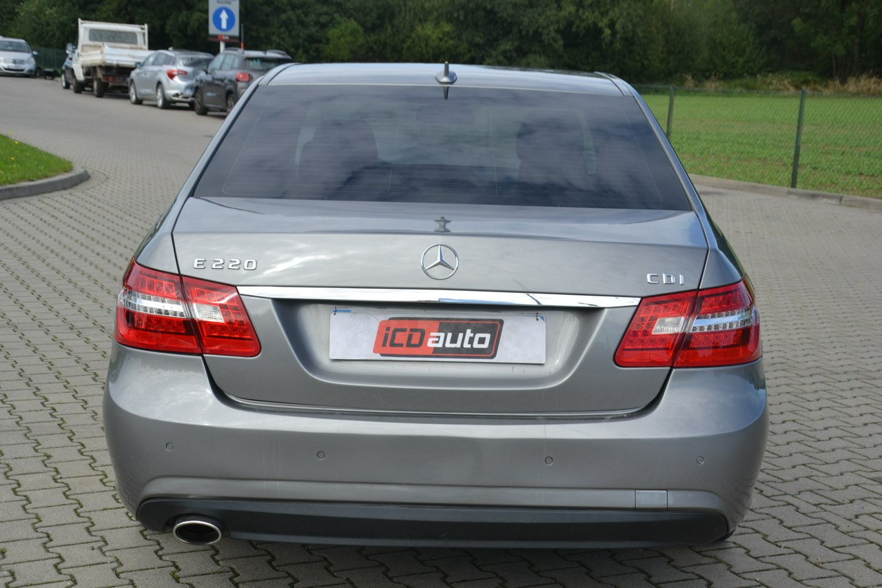 Mercedes E 220 - obrazek 6