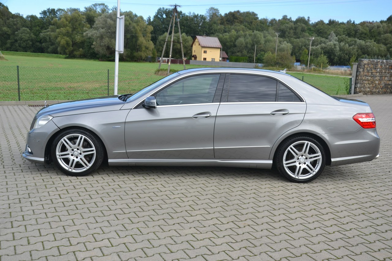 Mercedes E 220 - obrazek 4