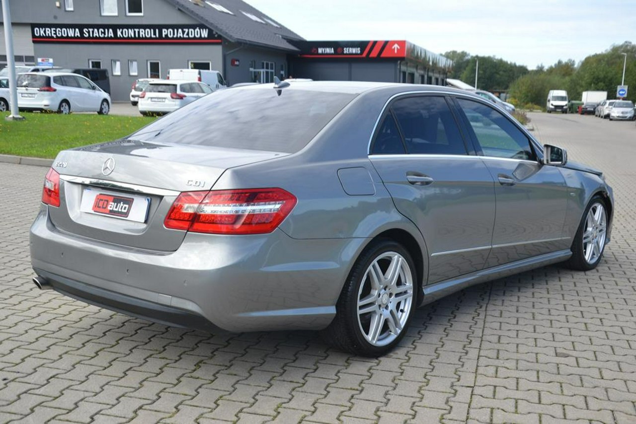 Mercedes E 220 - obrazek 7