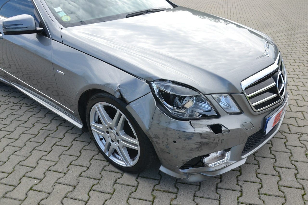 Mercedes E 220 - obrazek 10