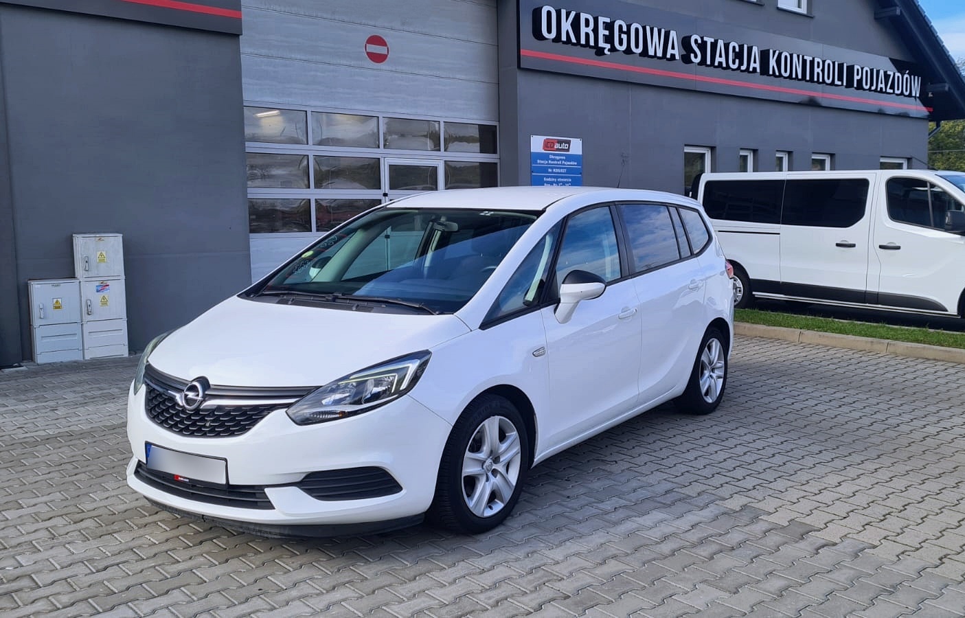 Opel Zafira_minivan na wynajem w ICD Auto w Kętach