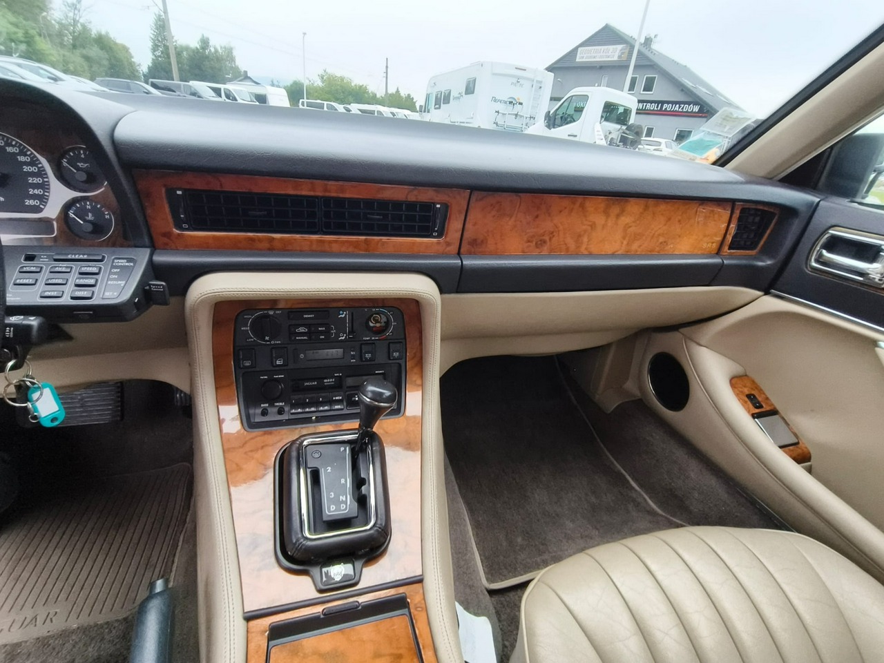 Jaguar XJ - obrazek 12