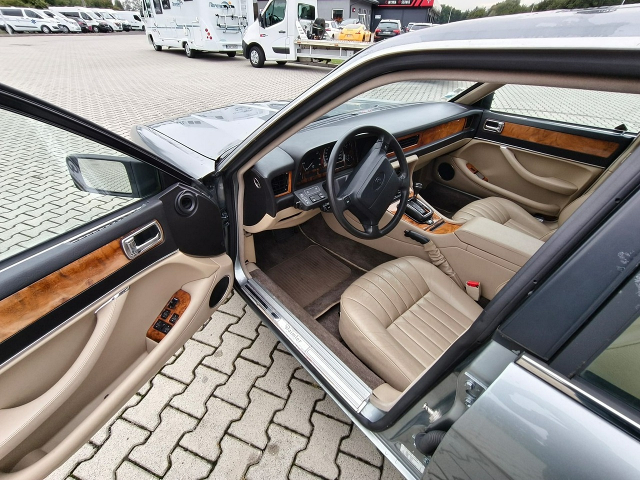 Jaguar XJ - obrazek 9