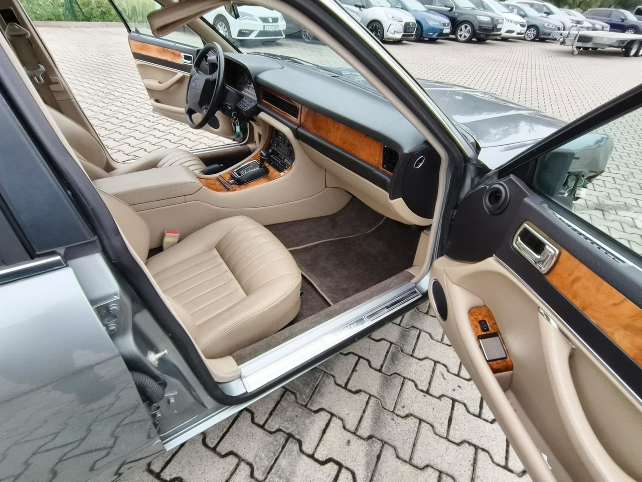 Jaguar XJ - obrazek 14