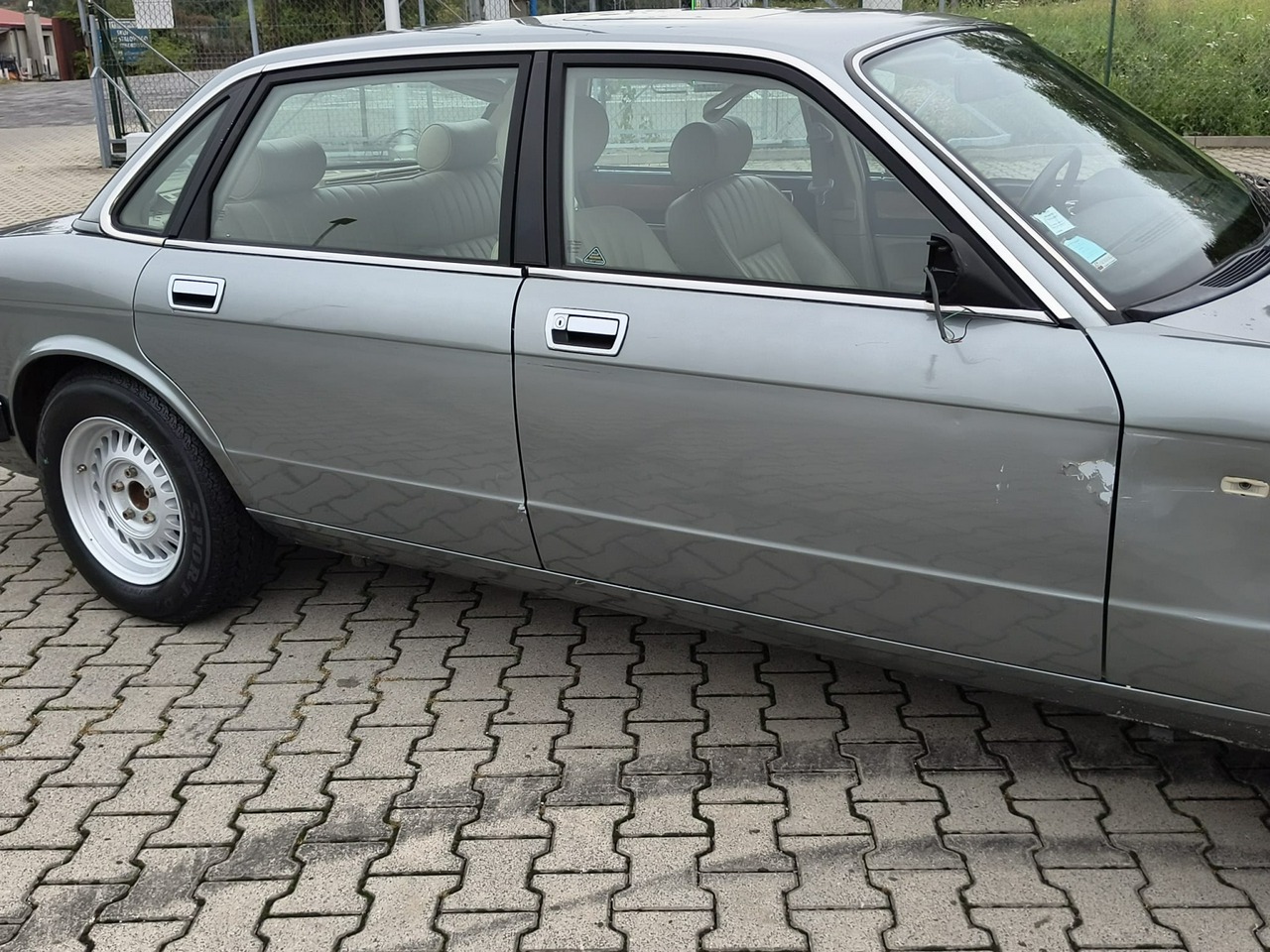 Jaguar XJ - obrazek 17