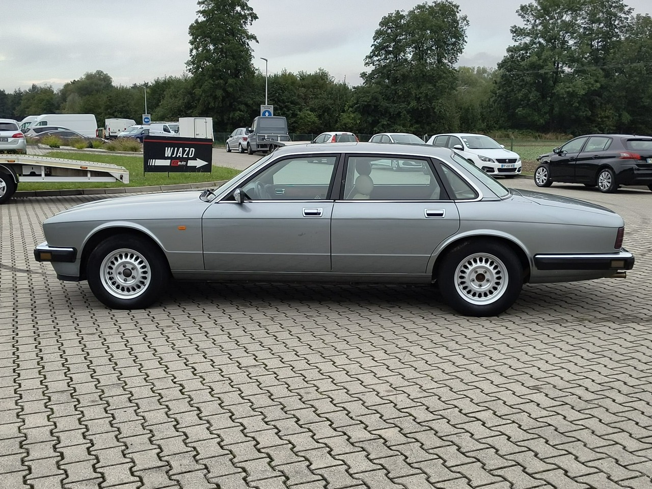 Jaguar XJ - obrazek 4