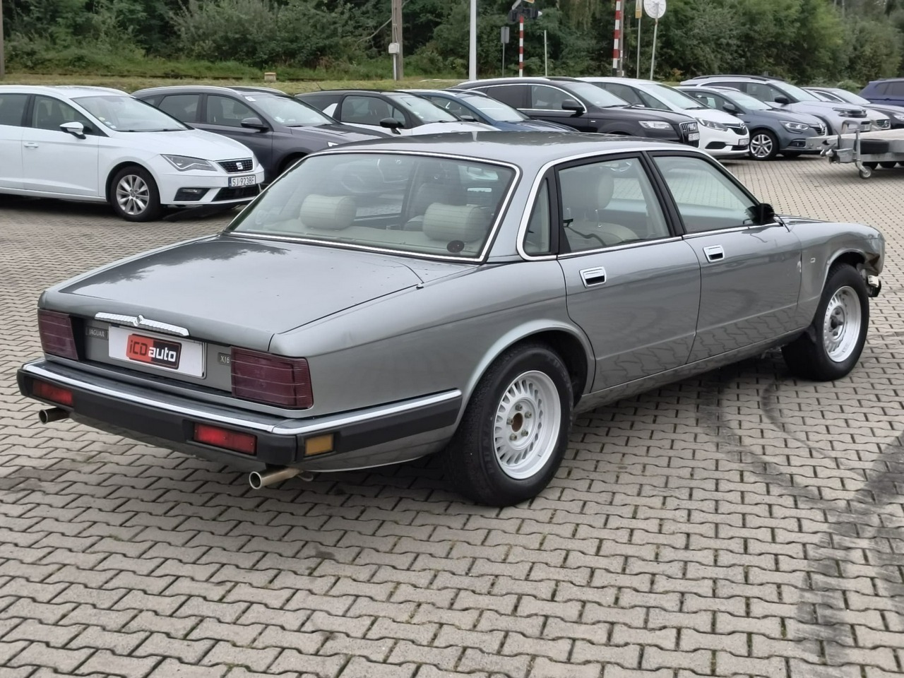 Jaguar XJ - obrazek 7