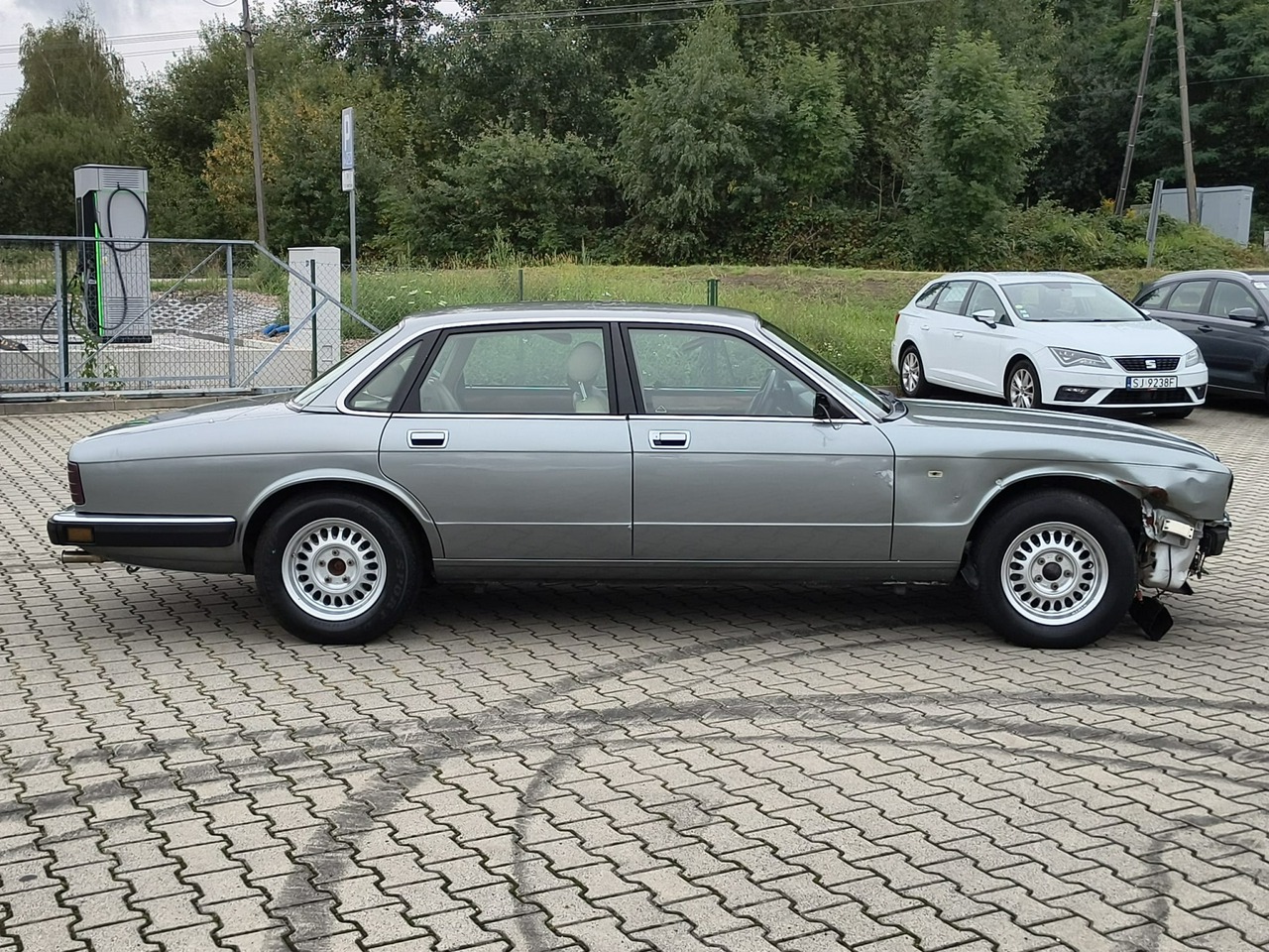 Jaguar XJ - obrazek 8