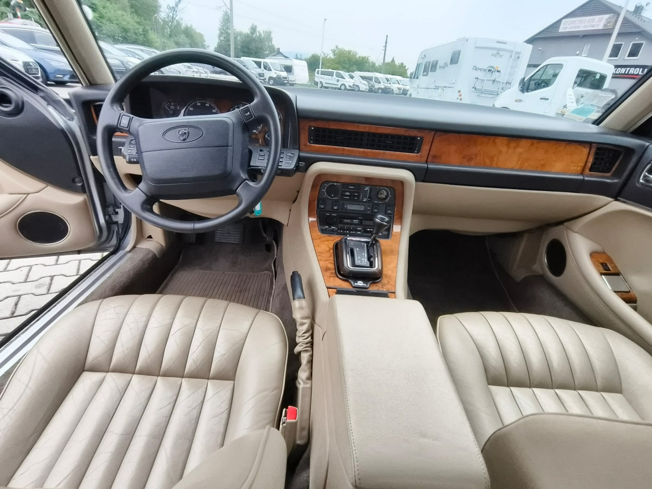 Jaguar XJ - obrazek 11