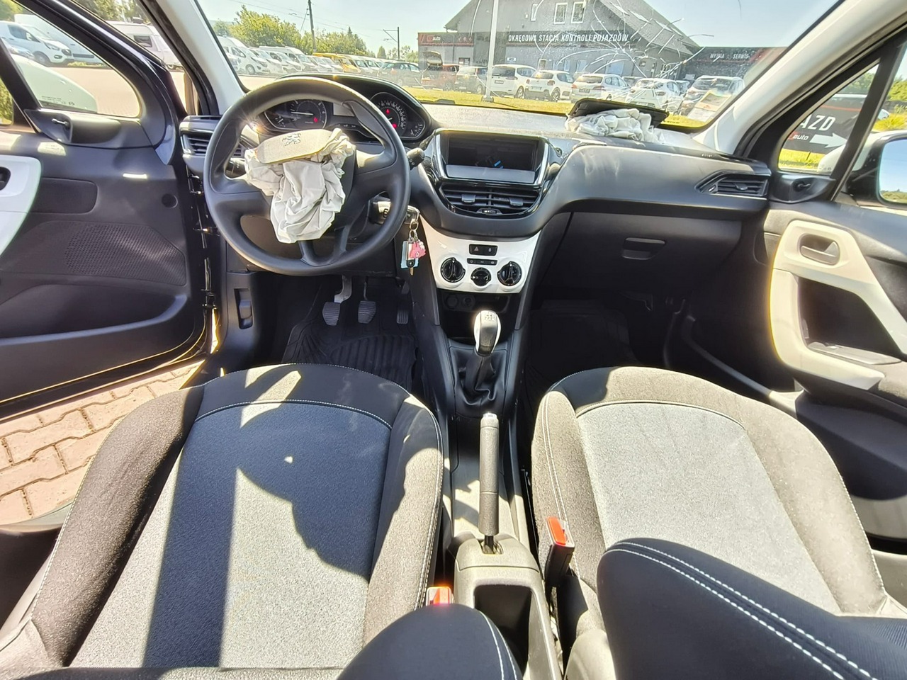 Peugeot 208 - obrazek 11