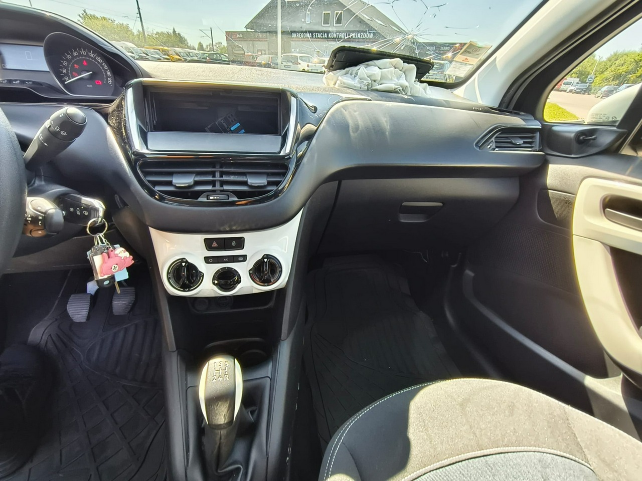 Peugeot 208 - obrazek 13