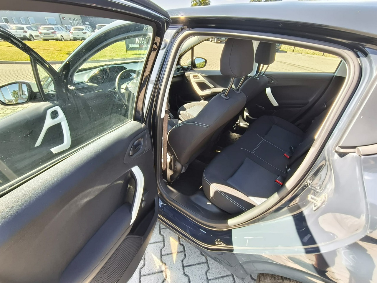 Peugeot 208 - obrazek 17