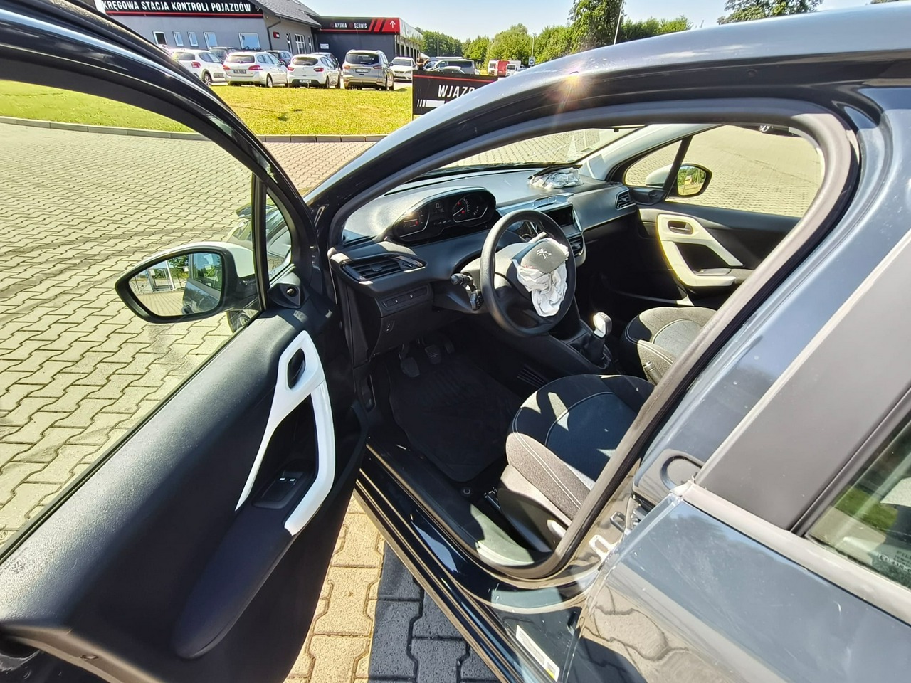 Peugeot 208 - obrazek 9