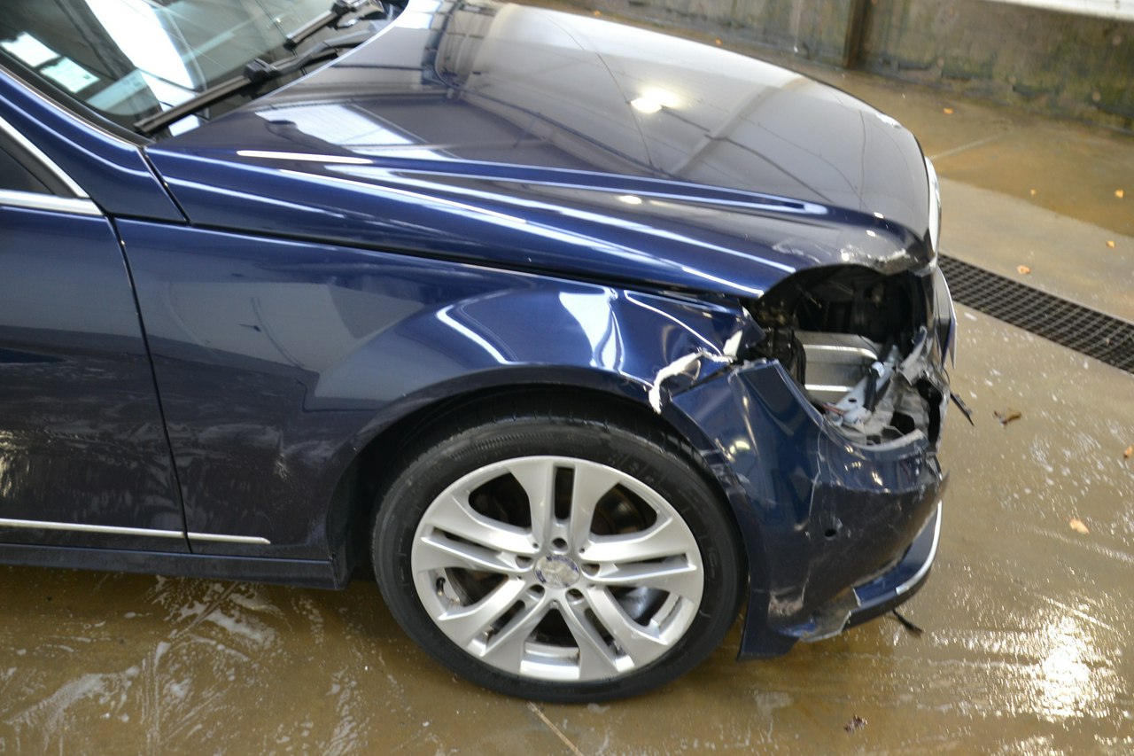 Mercedes C 200 - obrazek 12