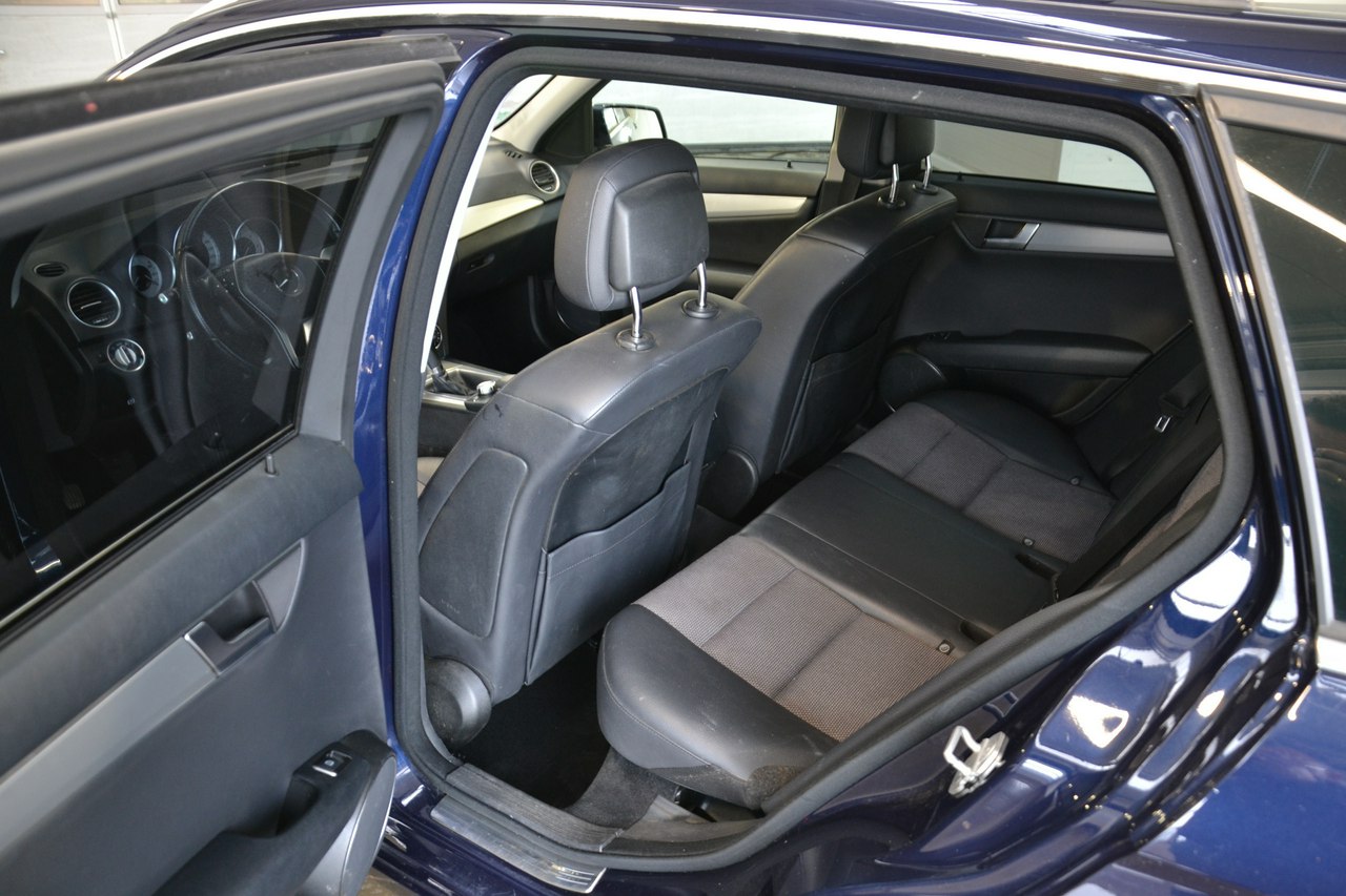 Mercedes C 200 - obrazek 18