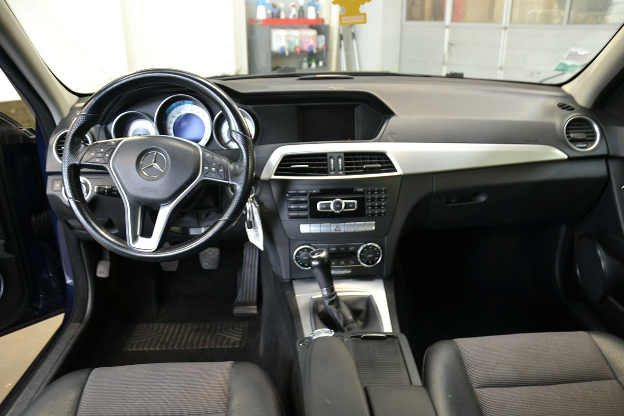Mercedes C 200 - obrazek 19