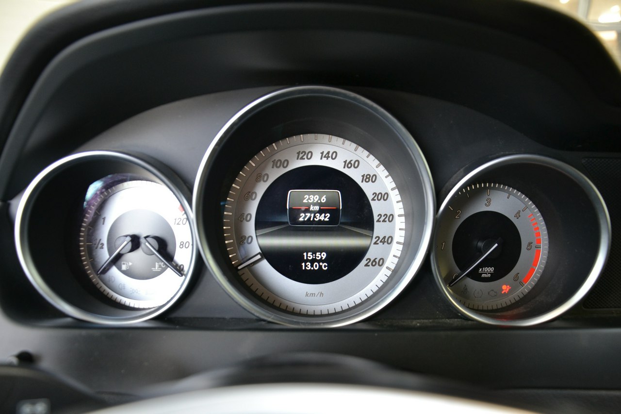 Mercedes C 200 - obrazek 24