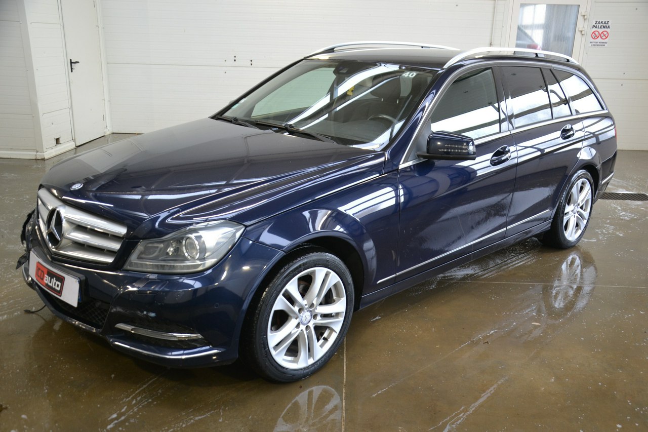 Mercedes C 200 - obrazek 3