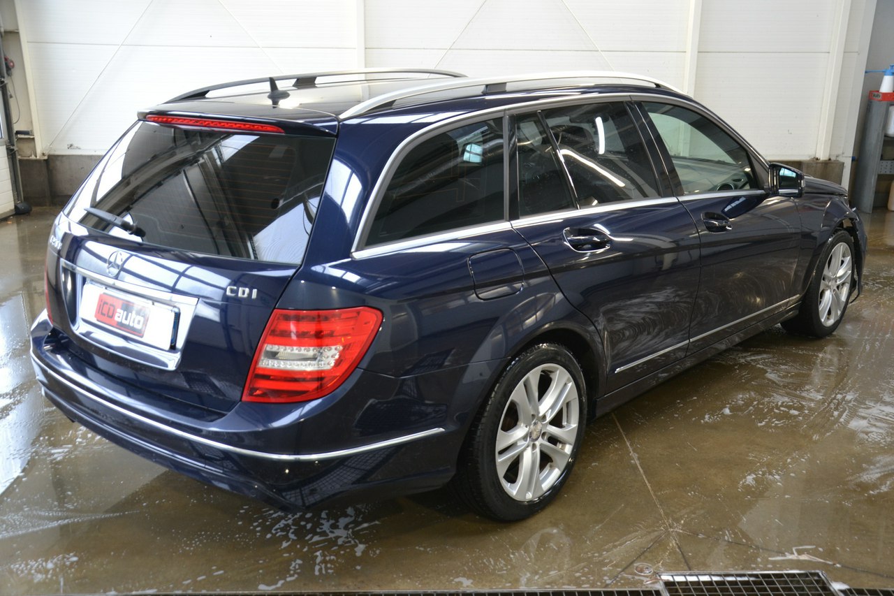 Mercedes C 200 - obrazek 5